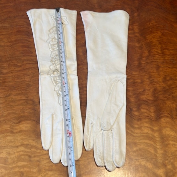 Vintage 1960s 14” Kid Leather Lazer Floral Inserts White Sz 6.3 Women’s Gloves - Picture 4 of 8